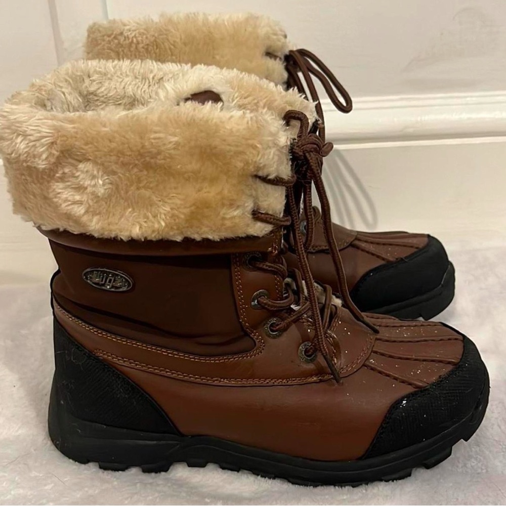 Snow boots